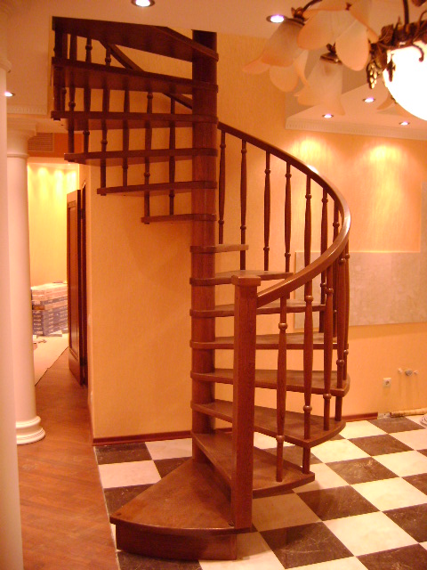 Винтовые лестницы в частном доме