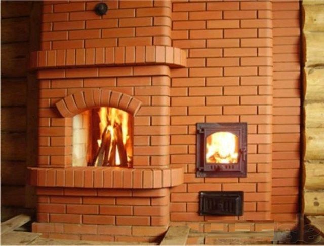 А такая печь предназначена только для нужд отопления, но позволяет при этом наслаждаться огнем в камине