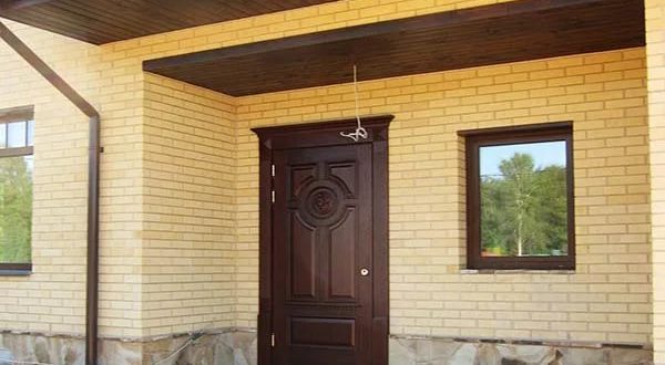 Входные двери для коттеджа